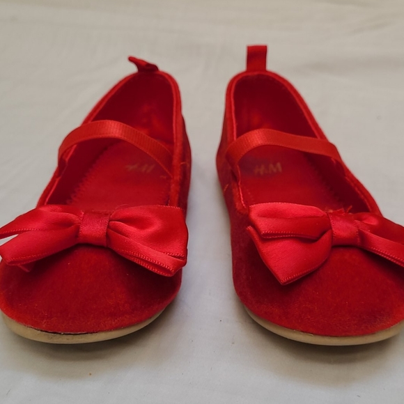 H&M red velvet satin bow shoes US9, EU26 - Picture 3 of 4
